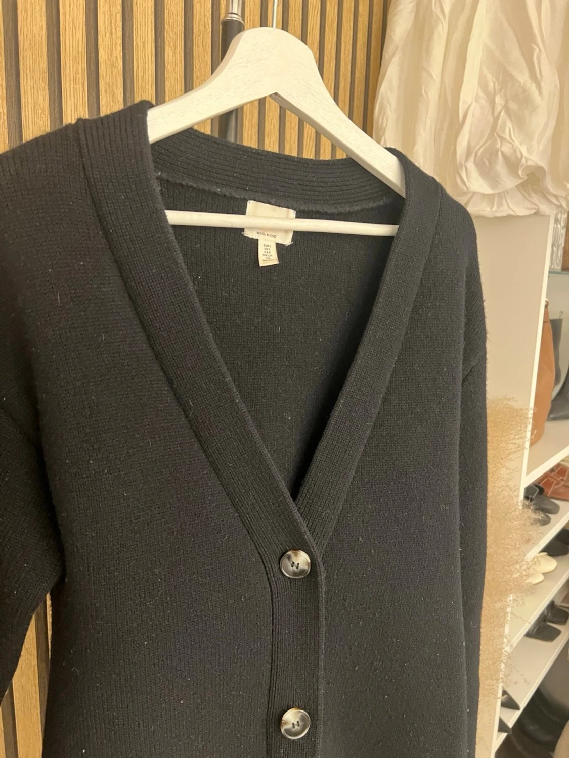 Svart ull kofta från H&M med knappar - 1
