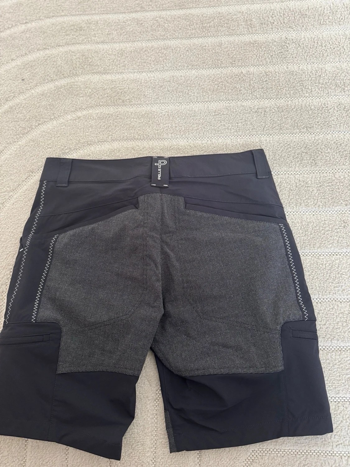 Svarta funktionsshorts från Pelle p - 1