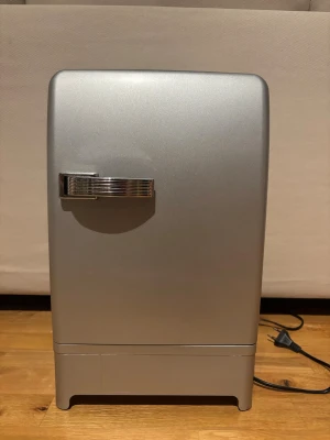 Mini Kylskåp - Mini kylskåp i silver färg