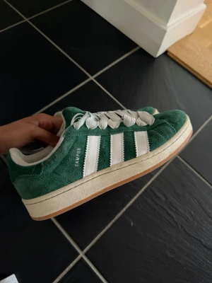 Adidas Campus 00s - Säljer mina Adidas Campus 00s !! Väldigt fint skick och endast använda ett fåtal gånger. Snören medföljer.
