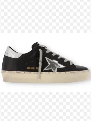 Svarta Golden Goose Hi Star sneakers - Golden Goose Hi Star sneakers i svart läder med vit stjärndetalj på sidan och vita skosnören. Intressekoll!