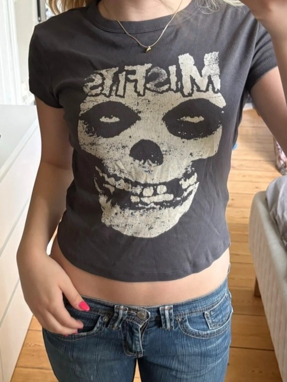 Mörkgrå t-shirt med tryck