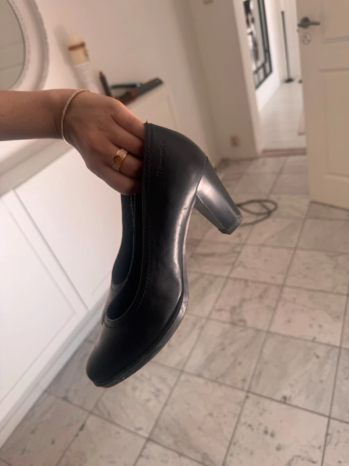 Svarta klassiska pumps med blockklack - 2