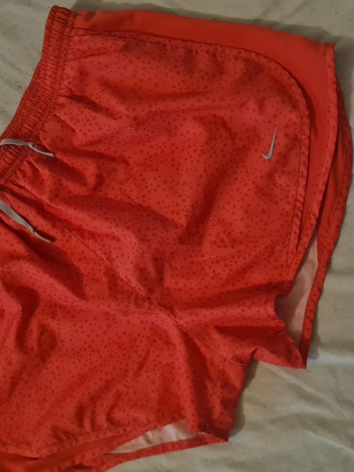 Röda träningsshorts från Nike - 1