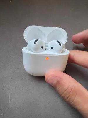 AirPods Pro 2 - AirPods Pro, Inte använd så mycket har rengöra dom+ jätte bra skick✅ Skickar inom en dag! 