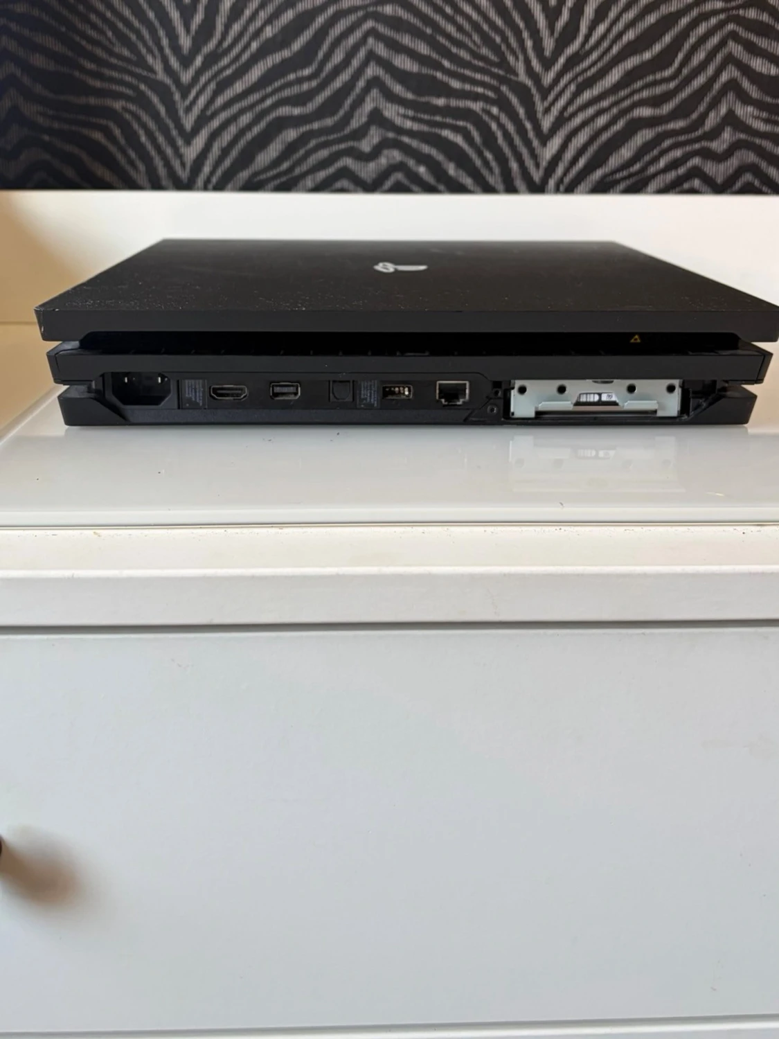 Sony PlayStation 4 Pro svart konsol 1tb med fifa 18 - 3