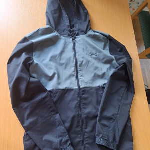 Under Armour jacka - Nyskick väldigt sällsynt. Den enda på plick av denna modell. Herr m vanlig m