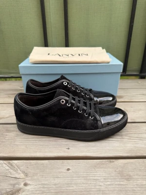 Svarta sneakers från Lanvin i mocka - Lanvin dbb1 | storlek 43 ≈ uk9 | mycket fint skick |  skicka prisförslag eller frågor om bilder osv | bara skor och dustbag skickas |