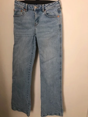 Jeans från Lager 157 - Superfint skick  Stl XS   🎉 Finns möjlighet till bundle köp, billigare vid köp av flera 🎉 Kolla in mina andra annonser 😀