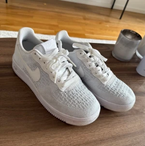 Nike Air Force 1 flyknit 2.0  - Nike Air Force 1 flyknit 2.0 i storlek 42. Hör av er vid intresse!😁