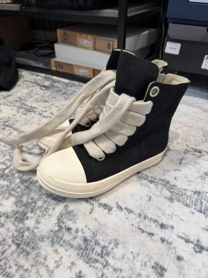 Rick owens size 38 - Its just like new, with no signs of use! Feel free to ask me questions. We buy and sell original only ❤️🥰
