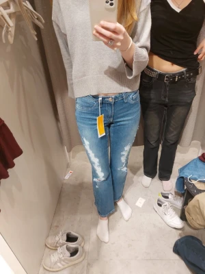 Iconic Twisted Jeans - Gina Tricot  - Som nya!