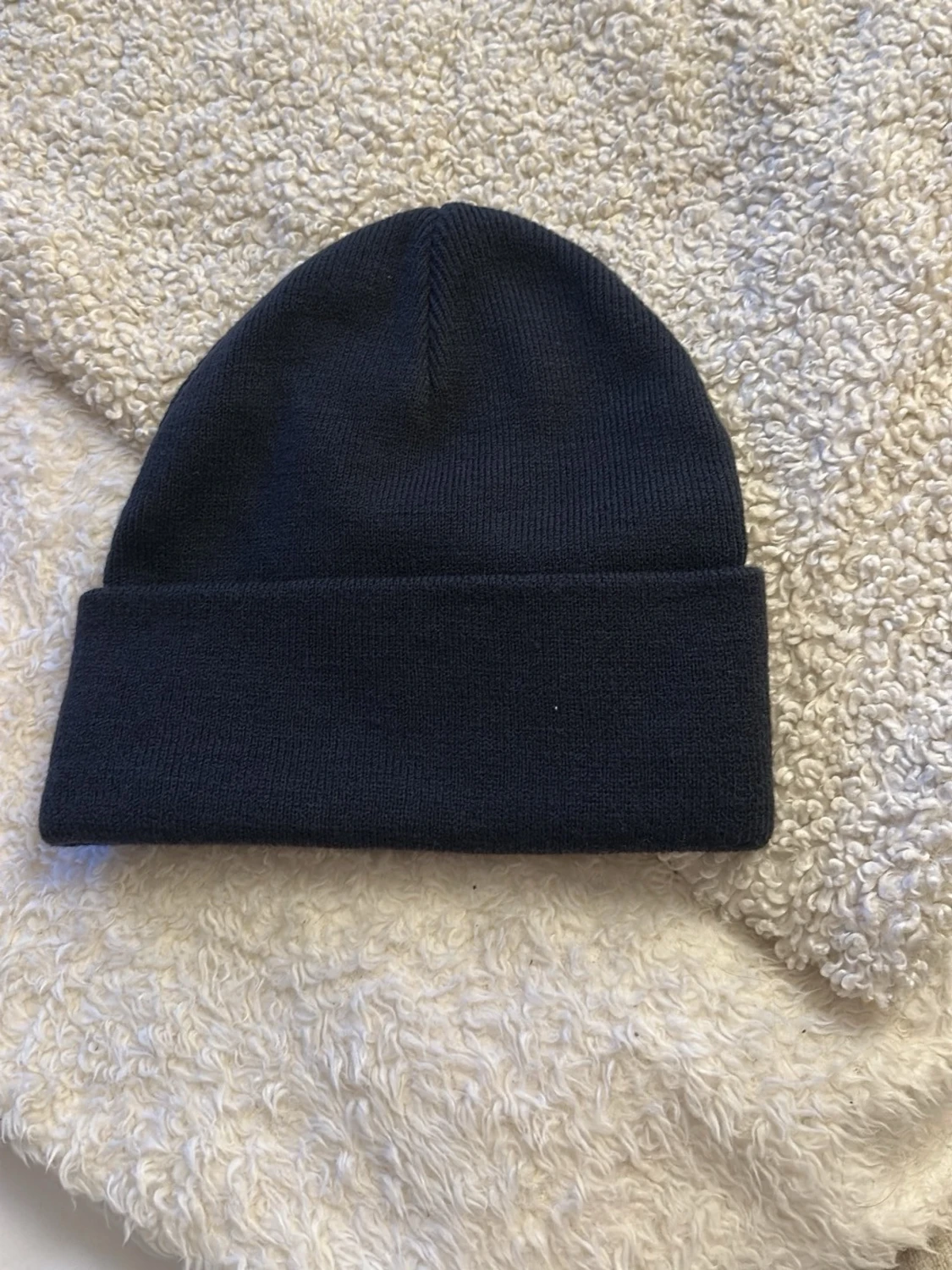 Mörkblå mössa - 1