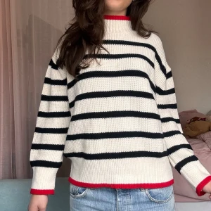 Stickad tröja  - Så fin randig stickad tröja 