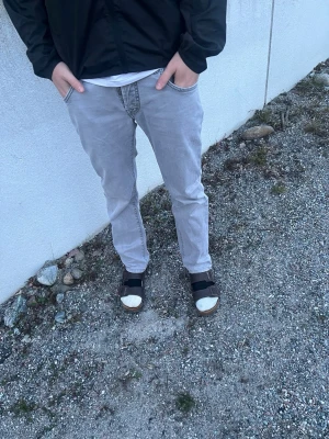 Jacob Cohen — Gåra Jeans W30 L30 - Ett par gråa Jacob cohens i nyskick, passar dig som är runt 170! Skriv vid frågor🙏🙂