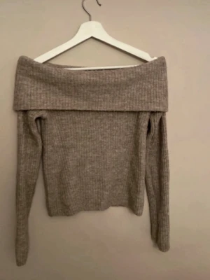 Beige of shoulder tröja  - Jätte skön stickad tröja!🩷