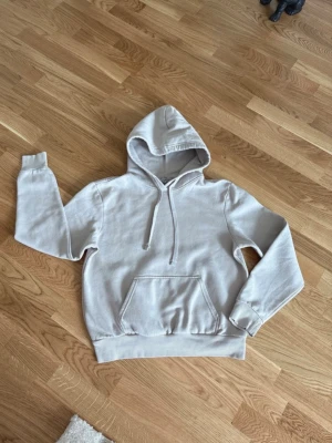 Hoodie stl S - Beige hoodie från H&M i storlek S. 