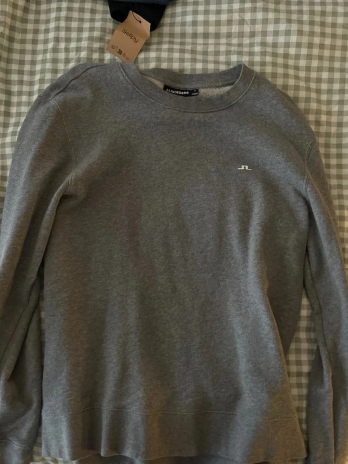 Grå sweatshirt från J.Lindeberg - 1