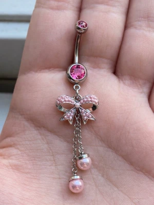 💖NY Oanvänd navelpiercing i 316L Kirurgiskt Stål💖 - 🔥 ERBJUDANDE: Få 30% rabatt när du köper 2 valfria piercingar! 🔥  Passa på att fynda och uppdatera din smyckessamling 💖 Skicka ett meddelande vid intresse eller frågor!