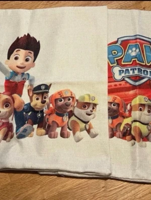 Paw Patrol kuddfodral - Paw Patrol kuddfodral 43x43 cm (2 stycken)  Jättefina, knappt använda
