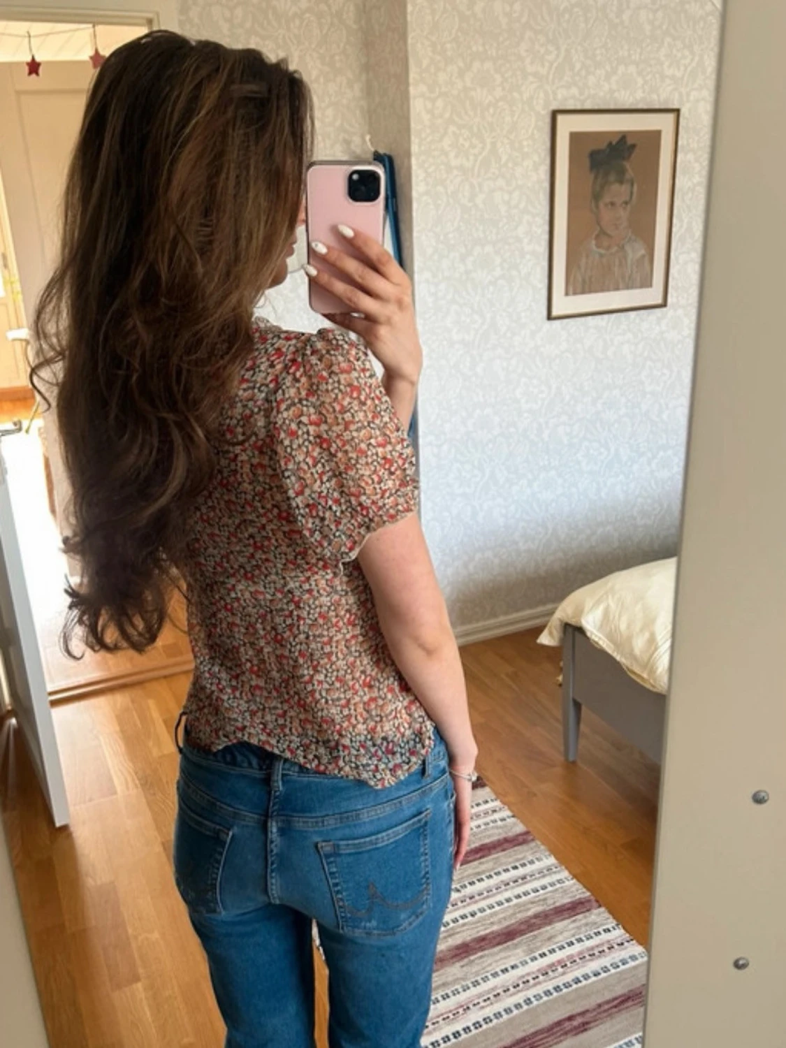 Blommig kortärmad blus med volang - 6