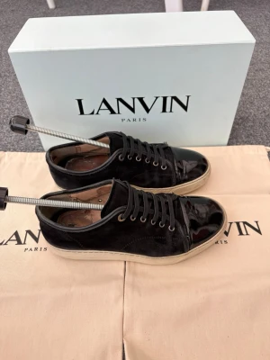 Lanvins - Lanvin skor | Storlek 41 (UK6) | Tillbehör: Låda, dustbag, snören | Endast 1399:- | Skorna & sulan är rätt så slitna | Tveka inte att höra av dig vid frågor | ladoelgato.resell