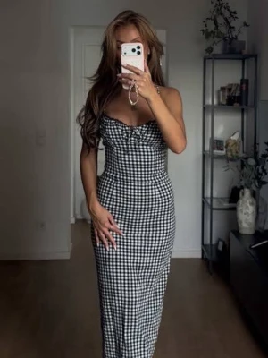 Zara ny rutig klänning - Vacker rutig klänning. Från Zara. Strl 34. Helt ny med prislapp
