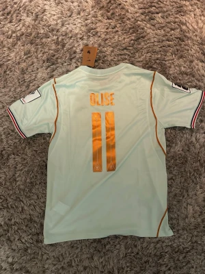 Frankrike bortakit, Olise - Frankrikes bortastäl från Nike med Olise och nummer 11 på ryggen. Tröjan är helt ny med vm-loggorna på axlarna. 
