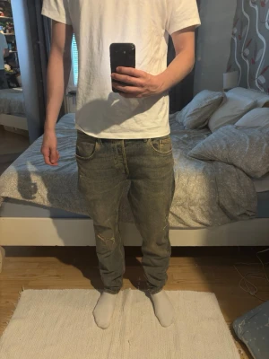 Zara Jeans - Säljer ett par sällsynta jeans från Zara. 