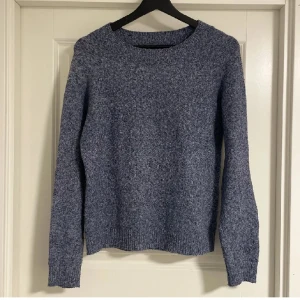 Stickad tröja💙 - Säljer nu min super snygga stickade tröja från vero moda då jag inte får så mycket användning för den! Nypris 250kr💙