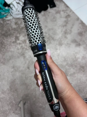 Björn Axén Tools värmeborste   - En värmeborste från Björn Axén i 38 mm. Använts några gånger men är som gott som ny 