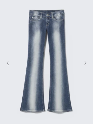Kvarg jeans från weekday - snygga jeans som har används 1 gång och är jätte sköna med lite stretchigt material. De är low wasted och bootcut!!