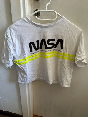 NASA t-shirt cropped - Köparen står för frakt! 