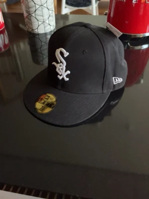 New era keps  - Helt ny oanvänd🙌 köpt från Hatstore, kvitto finns⭐️[58,7cm]