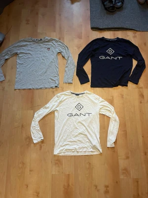 Tre long sleeve gant tröjor - 120kr st, 340 för alla tre
