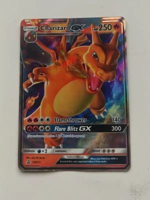 Charizard GX Pokémonkort -  Charizard GX SM211