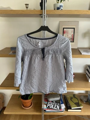 odd molly-liknande blus - så söt och sval, från märket only storlek S      coquette bondelid cute vintage y2k swag avant garde
