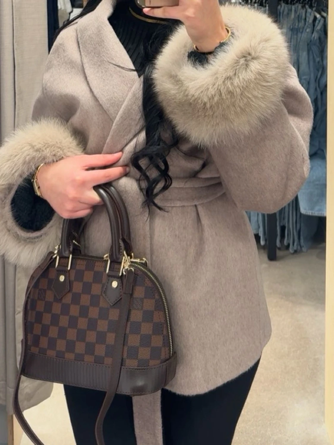 Beige pälskappa