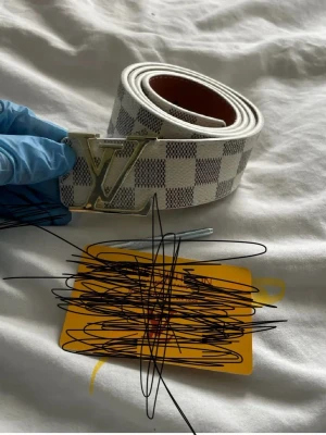 Helt ny hållgörare ingår  - Helt ny 