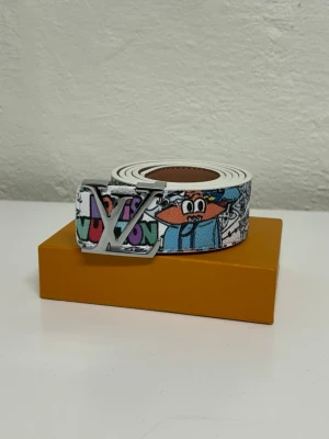 Lv Bälte  - Helt ny aldrig använd. Storlek 110cm. Snabb frakt. Endast bälte