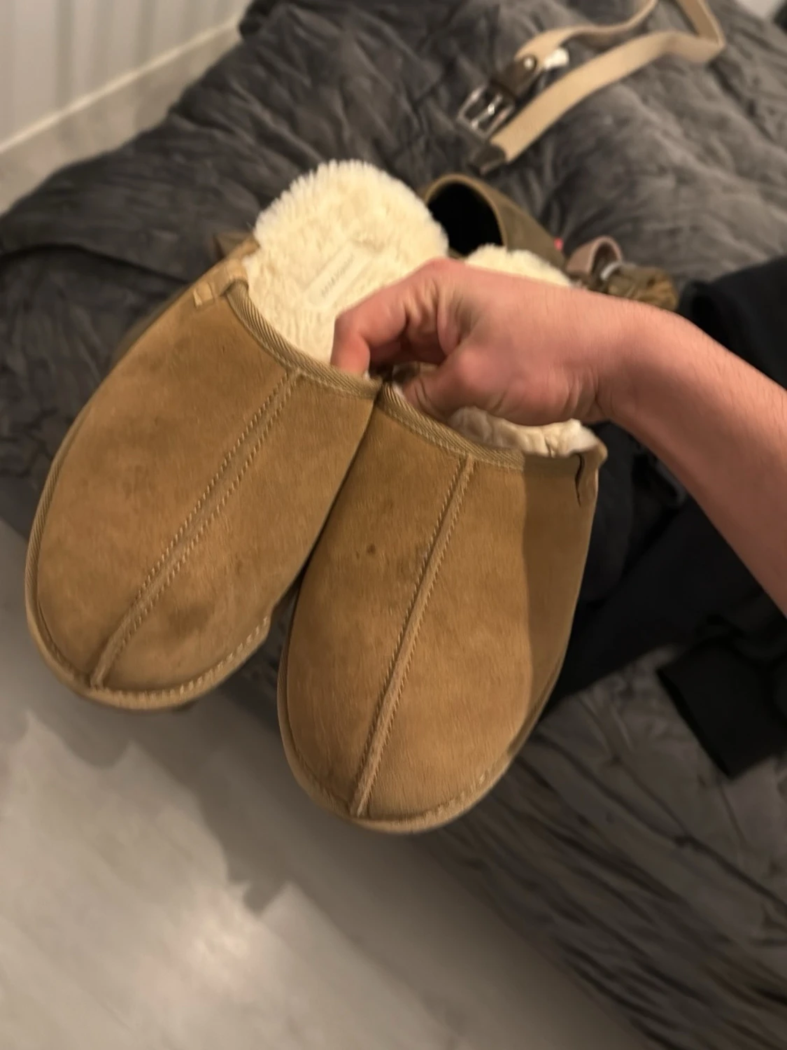 Beige fårskinnstofflor med ullfoder