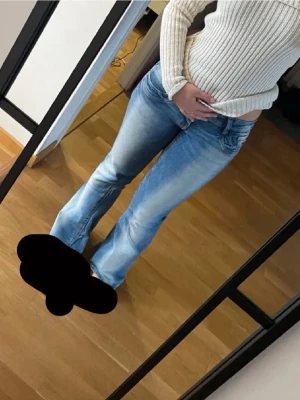 Bootcut jeans  - Säljer ett par Bootcut jeans från Gina 14+  använda ett par gånger 