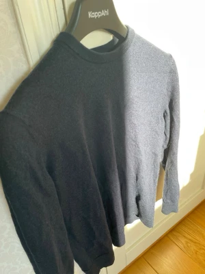 Merinoull tröja - Säljer nu denna merinoull tröja. Passar ungefär 160-170. Den är i fint skick bara lite nopprig. Kom privat för frågor och priset är ej hugget i sten vid snabb affär.