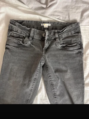 Low waist jeans - Ej använda, skitsnygga från Gina!!