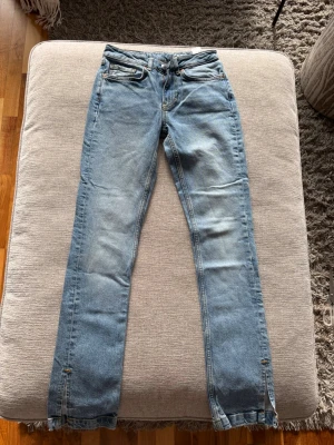 Ljusblå raka jeans - Säljer ett par ljusblå jeans!
