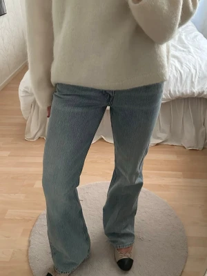 Jeans  - Lågmidjade Jeans från Weekday i nyskick