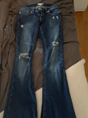 Blå bootcut jeans från Gina tricot - Använda 2-3 gånger 