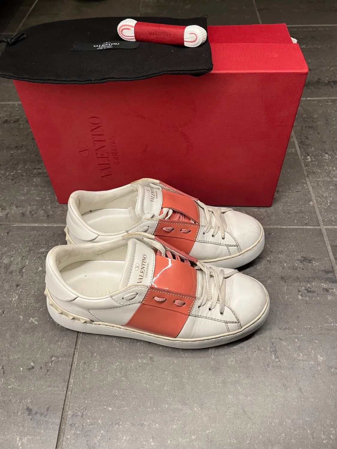 Rosa valentino opens