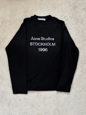 Acne Studios shirt - Acne Studios longsleeve in size M. Colour black. Brand new, never worn‼️Ask for more pictures. SHIÅPING IN 24H📦