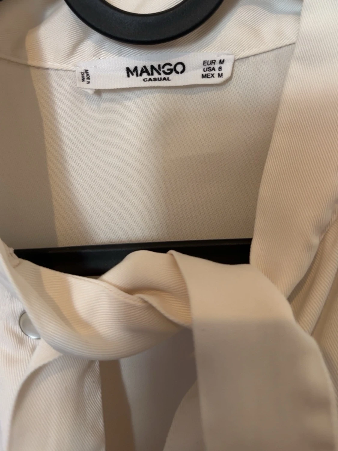 Vit blus med knytband från Mango M - 2